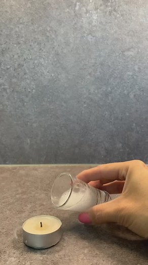 2K views · 36 reactions | Kdo nezkusil, tak neví⁉️‼️ Jak je to možné? Při reakci sody a octu vzniká oxid uhličitý, který když se přiblíží k hořící svíčce, tak plamen zhasne. #veda #pokus #fyzika #chemie #plamen #ocet #soda | Mateřská Hravě | Facebook