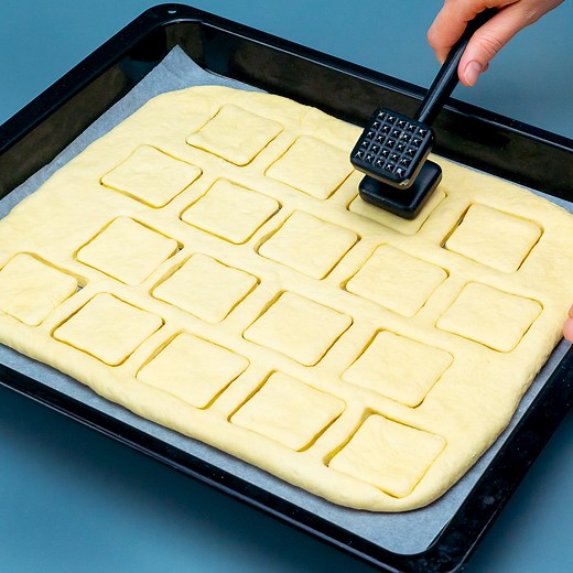 The famous dessert that sells 1000 pieces a day in a French restaurant Ingredients: puff pastry: 400 g (14 oz) tangerines: 1 pc frozen berries: 200 g (7.1 oz) mint: 40 g (1.4 oz) honey: 20 g (0.7 oz) hot water: 500 ml (17 fl oz) yolks: 2 pc sugar: 50 g (1.8 oz) corn starch: 25 g (0.9 oz) whipping cream: 250 ml (8.5 fl oz) milk: 250 ml (8.5 fl oz) Nutella: 50 g (1.8 oz) powdered sugar: 10 g (0.4 oz) | Appetizing.tv