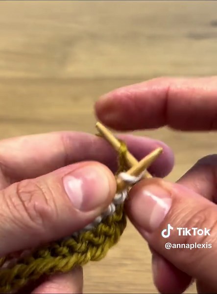 Knitting Stripes Tutorial: Tips for Perfect Color Changes