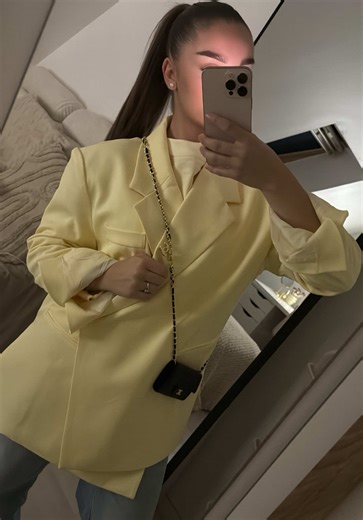 Blazer jaune @nesly.paris CODE : GABY30