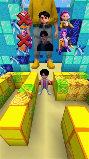 KPop Demon Hunters vs Maze Closing Door Part.1 #kpop #minecraft