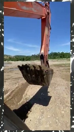 Hitachi Excavator on Project Site: Digging & Loading Soil into Truck in One Move #trackeddumper
