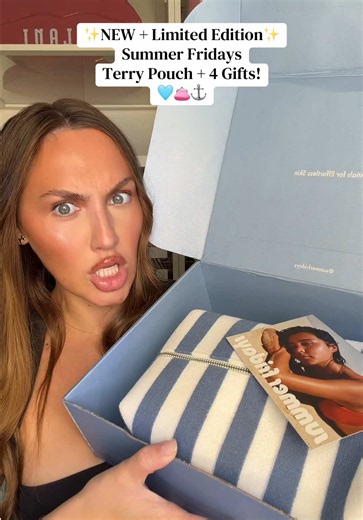 NEW @Summer Fridays launch it’s going to sell out sooo fast! Perf for your makeup, toiletries, travel, etc!🩵👛✨⚓️ #tiktokshopcreatorpicks #summerfridays #makeupbag #skincareset #summerfridayspouch