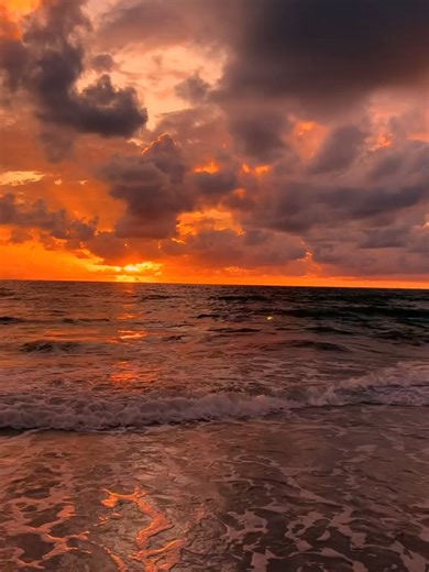 Sunsets #ascension #ascend #angels #extradimensionals #interdimensional #stateofbeing #lightworker #starseed #christconsciousness #newearth #mindfulness #multiverse #gratitude #spiritualjourney #spiritual #akashicrecords #reincarnation #starseeds #ancientknowledge #spiritualawakening #consciousness #5d #spiritualawakening101 #lightbeings #beliefscreatereality #fyp #newearth #newearthfrequency #virtualreality #sourceenergy1 #3iatlas #ufo #alien #aliens #orbs #ufocommunity #ufotiktok #lawofassumpt