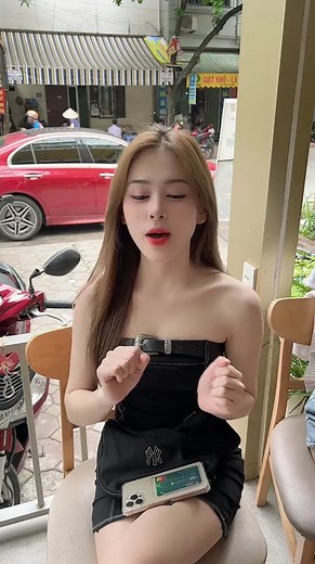 越南小姐姐 这么大的场面，很少见哦 #翻唱系列 #cover #beauty #group #音乐分享 #音乐 #抖音 #抖音热门歌曲 #music #song #singing #beautiful #angel #love #friendship #翻唱 #dj #dance #happy #happiness #翻唱cover #duet #fyp #fypシ #fypシ゚viral #emo #emotional #vietnam #vietnamese #vietnamesegirl