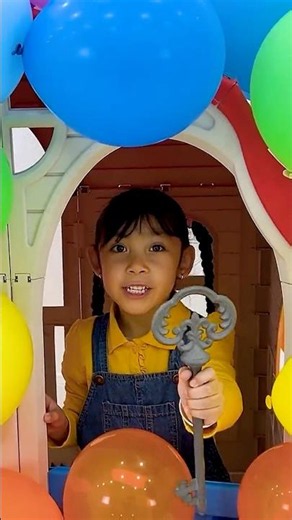 What Happens Inside Maddie’s Crazy Balloon Hotel? 🎈😱