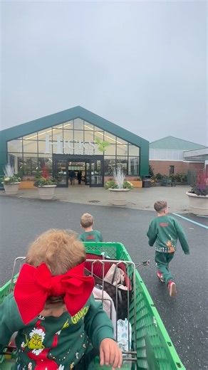 @likidsandthings on Instagram: "@hicksnurseries 100 Jericho Tpke, Westbury, NY 11590 📍 If your a parent looking for something fun & free to do with your kids this holiday season you can visit @hicksnurseries 🎄 They have an animated Christmas Story for the children. Tons of different photo opp opportunity’s throughout, whether you want to just plop the kids in-front of a tree, or actually sit them down in-front of the big brown leather couch the possibilities are endless. Huge Christmas gift sh
