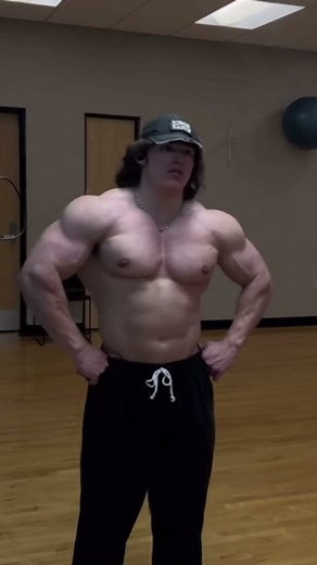 Sam Sulek Explains How to Build Big Shoulders | Spring Bulk Day 211 - Chest and Shoulders #samsulek #samsulekeffect #samsulekedit #gym #shoulders