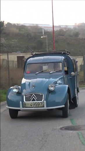La Furgoneta Citroën 2 CV AZU clásica #citroen2cv #cochesclasicos