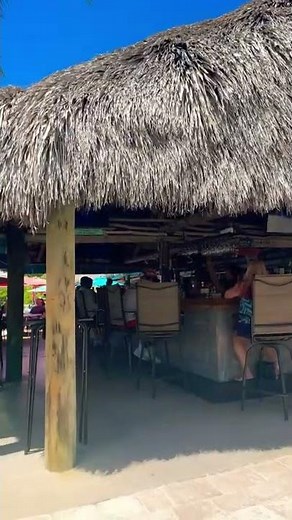 Chilling in Snappers Key Largo, oceanfront restaurant! 🏝