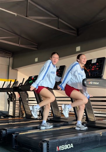 Dance Challenge with Kitty and Kakai!