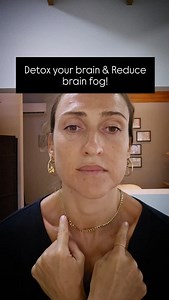 ❤️Share with someone who needs to de-puff, de-stress, and detox naturally 💧 🧠✨ Detox Your Brain & Face in 1 Minute! ✨🧠 This simple yet powerful lymphatic drainage routine is your go-to for: 💨 Clearing brain fog 🌙 Improving sleep 🎯 Enhancing focus 🌟 Glowing skin & acne relief 🥱 Reducing puffy face & under-eye bags 🧼 Flushing out toxins from the face and brain 🌿 Boosting your entire lymphatic system! 👉 Here's how: Using two fingers, gently press down and release, just above your collarb