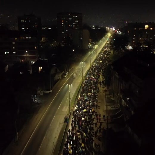 Volim Čačak on Instagram: "U Valjevu je održan protest kojim se obeležava pola godine od policijske brutalnosti nad demonstrantima, kakvu taj grad ranije nije video. Građani, studenti i učenici valjevske Gimnazije, i danas su, kao i svakog 14. u mesecu, zatražili odgovornost za dešavanja 14. avgusta kada su brojni građani bili žrtve policijske brutalnosti i nasilja."