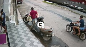 Câmeras de segurança registram assalto na cidade de Cariré-ce. Qual é sua opinião sobre isso? Denucie | 190 | Sobral Online