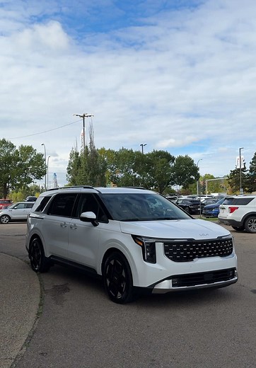 Introducing the 2025 Kia Carnival, the versatile minivan that redefine...