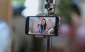 What is ‘YouTube voice’ and what does it sound like?