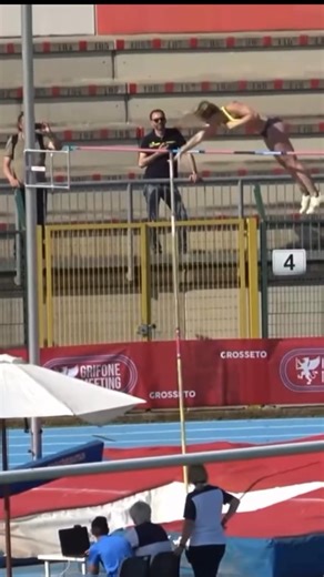 Italian #polevault #athlete Maria-Roberta Gherca More on http://www.athleticshot.com/maria-roberta-gherca/ | Sport Babes