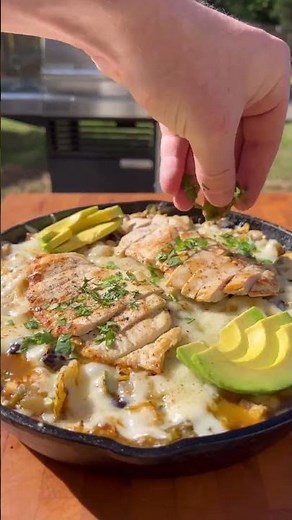 This green chili chicken casserole is exactly what you need this week 💯 . ICYMI previously, Here’s