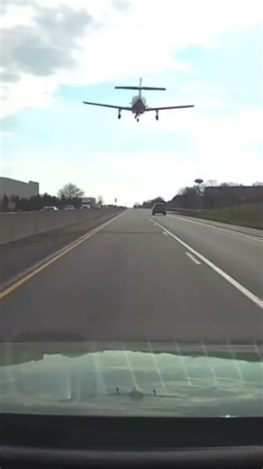 Unexpected highway touchdown 🚨✈️