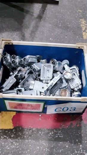 The specific operation of the aluminum alloy die casting process #diecast #factory #manufacturing