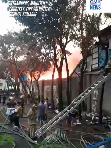 PANOORIN: Sumiklab ang sunog sa mga kabahayan sa Intramuros, Maynila ngayong araw, Feb. 25. Kasalukuyang nakataas sa 4th alarm ang sunog. COURTESY: Fire Volunteer Rommel Sumague #gmanews