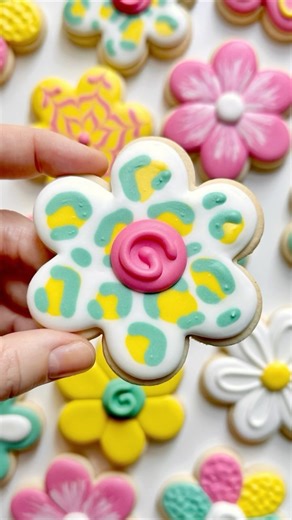 15K views · 39 reactions | Beginner Flowers online cookie class ⤵️...