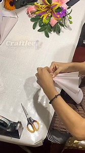 27K views · 92 reactions | Chikahan ma may konting wrapping tutorials of tangled Bouquet浪 SELLING TIPSS AND WRAPPING TUTORIAL #flowerarrangement #howtomakefuzzywireflowers #fuzzywire #fyp> #foryou #crafter #bouquet #bouquettutorial #florist #support #SmallBusiness #flowers Part 2 | Craftlee | Facebook