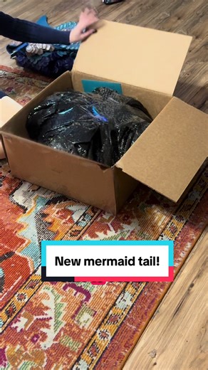 I am so excited to own this tail! She’s a dream come true! Thank you @The Virginia Mermaid and I can’t wait to see you in your new tail! My new one of a kind @Finfolk Productions and @Kariel mythic tail named Fern! #mermaid #unboxing #christmasgift #new #mermaidtail