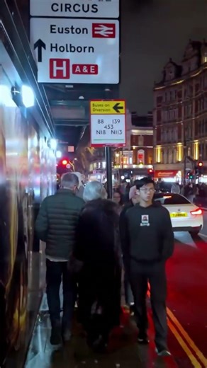 Peaceful ASMR Walk: Soho Nightlife, Chinatown & Theatre District London