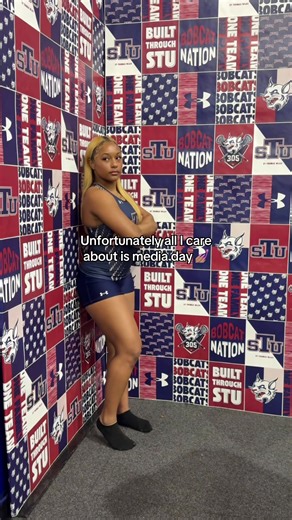 I’m just here for cute pics😙#fyp #tracktok #mediaday#viral #college
