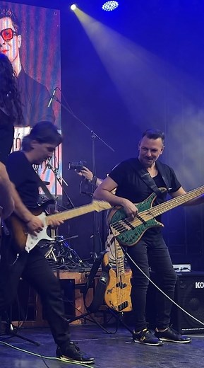 GITÁR ÜNNEP // TORNÓCZKY ALL ACCESS LUKÁCS PETA (BIKINI) MARÓTHY ZOLI (FAHRENHEIT, OSSIAN, KISS FOREVER BAND) DANDÓ ZOLTÁN ➽ DÁTUM: 2025. április 11. ➽ HELYSZÍN Barba Negra Blue Stage Budapest // Szállító u. 3. 2025. április 11-én Gitár Ünnep a Barba Negrában a Tornóczy All Access Lukács Peta, Maróthy Zoli és Dandó Zoli! ➽ Az esti program: 19:00 Kapunyitás 20:00 TORNÓCZKY ALL ACCESS Vendégek ➽ JEGYEK // TICKETS ▲ Elővételben: 3.999 Ft ▲ Koncert napján és a helyszínen: 4.999 Ft ➽ JEGYÉRTÉKESÍTÉS 