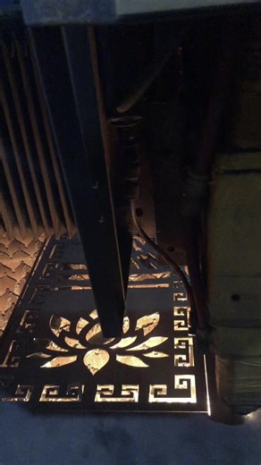 ✨ Bạn đang tìm dịch vụ cắt CNC Laser tại Gia Lai – Kon Tum? Tiến Dũng CNC Laser mang đến giải pháp cắt sắt, bản mã, mặt bích, hoa văn cổng cửa – vách ngăn với công nghệ Fiber Laser 6KW hiện đại. Cắt thép dày đến 30mm, đường cắt sắc nét – không ba via – không cháy cạnh. Nhanh chóng, chính xác, bền đẹp – đáp ứng tốt cả dân dụng & công nghiệp. Chuyên Gia Công CNC LASER - Đ/C : 1558 Trường Chính, Pleiku, Gia Lai (Địa chỉ mới: 1322 Võ Nguyên Giáp - P. Hội Phú, Tỉnh Gia Lai) - ĐT: 0846.171.160-0847.17