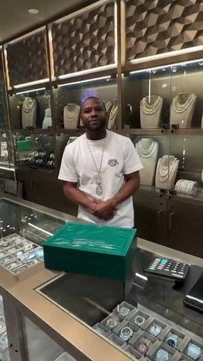 Floyd Mayweather’s MOST EXPENSIVE Jewelry Pieces Revealed! #fightprep #boxing#boxingfight#boxingfans