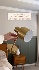 Si no tienes un punto de electricidad no es problema al poner una lámpara en el pared. Con estas lámparas inalámbricas y luces con baterías las podes colocar vos misma. 🙌 Me encanta el color dorado, el estilo moderno y que traen control remoto. Intentarías este proyecto en tu casa? ✨ Escribe “Lámpara” si quieres el enlace directo 💡 ✨How to install wireless wall lights without electricity, no hardwired needed. Love how these brass sconces look in my bedroom. ✨ #amazonfinds #amazonhome #lighting