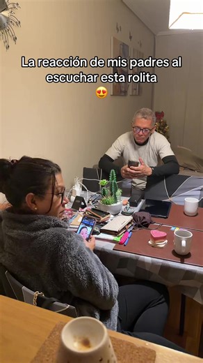 La divertida reacción de mis padres al escuchar música