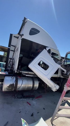 2015 Cascadia Sleeper Panel Replacement in Fontana, CA