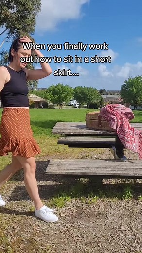 Nailed it! Sitting in a skirt #boxersunderdresses #skirtflash #undiecheck #boxersunderskirts #underwearhack #midiesunderwear #melbaus🇭🇲 #bambooundies #melbspring