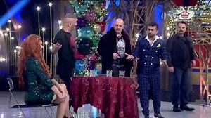 Kapo-Hekri-Melamini-Klubi i ri🍷 Aktorët: @ledio_lako @salsanorrapi @gazpaja @fjoralba.ponari @jahoguma | Portokalli