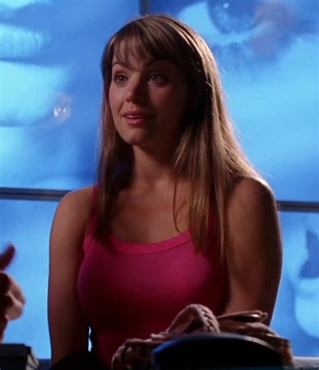 I love softie lois she’s so bbg🥹🎀 also can u tell I love the intro 😆😆 #loislaneedit #ericadurance #smallville #fyp #clarkkent