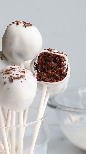 10K views · 44 reactions | These healthy cake pops have a fruit-sweetened center and look as cute as the ones from Starbucks!  All you need is a few simple ingredients to make them. Comment CAKE POPS belowand I’ll send you the recipe. #dessert #glutenfree #healthyrecipes | The Detoxinista | Facebook
