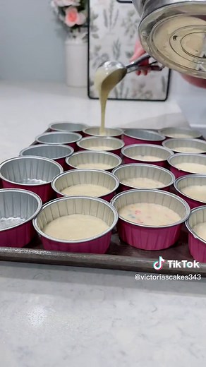 Let’s make some mini cake tasting boxes! Got the packaging inspo from @sweetsbyshanice #baking #cake #caketasting #caketastingbox #caketastingboxideas #cakedecorating #smallbusiness #homebaker #bakingvideos