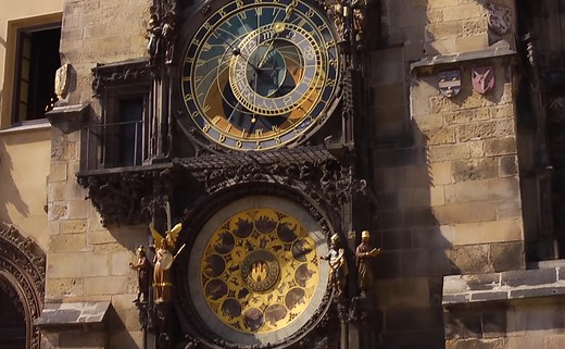 What Makes Infinite Pattern So Strange and Beautiful