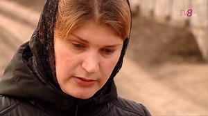 2.8M views · 35K reactions | Cu ochii în lacrimi și răpusă de durere, mătușa lui Dumitru spune că acum 4 luni și-a înmormântat sora, iar acum îl petrece pe ultimul drum pe fiul ei | TV8.MD | Facebook