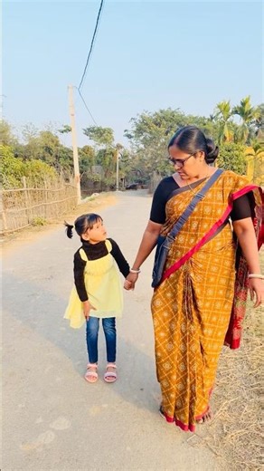 Dhriti ke didun kivabe kole nilo 😍🥰