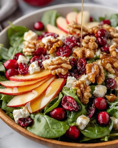 Apple Walnut Cranberry Salad with Maple Dressing Ingredients: 6 cups baby spinach 2 medium red apples, thinly sliced ½ cup dried cranberries ½ cup candied walnuts (or regular toasted walnuts) ⅓ cup crumbled goat cheese or feta 1 tablespoon lemon juice (to prevent apple browning) For the Maple Dressing: 3 tablespoons olive oil (45 mL) 1 ½ tablespoons maple syrup (22 mL) 1 tablespoon apple cider vinegar (15 mL) 1 teaspoon Dijon mustard (5 g) Pinch of salt and black pepper, to taste Directions: In 