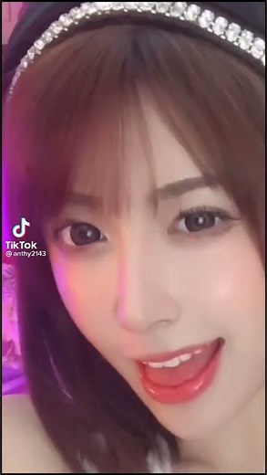 口から何か出してるけど糸引いてる