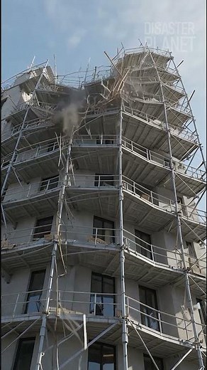 High-Rise Construction: Seconds from Disaster