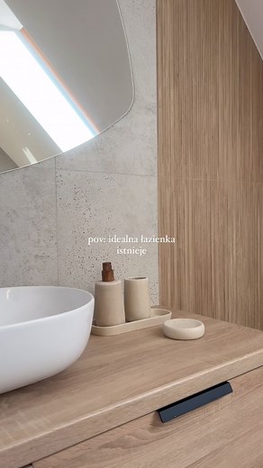Monika | projektant wnętrz • japandi on Instagram: "✨ Oczywiście, że idealna łazienka istnieje i dla Ciebie to powinna być TWOJA łazienka tą idealną, czyli taką która Ci się podoba i dobrze się w niej czujesz niezależnie od aktualnie panujących trendów 🫶 Co o tym myślicie? Jak się czujecie we własnych wnętrzach? Dajcie znać w komentarzach ✨ #lazienkamarzen #lazienkazpomyslem #łazienkamarzeń #łazienkanapoddaszu #lazienkainspiracje #bathroomdesign łazienka z pomysłem łazienka inspiracje bathroom 