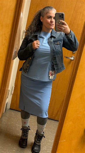 ✝️🎼Angela Lopez🎼✝️Adoradora/Worshipper on Instagram: "Cuando la cuenta regresiva se pone real… ⏳ Faltan solo 3 días para publicar mi cover, y el 28 de enero lanzo mi canción original, “Jainame Oye.” Wow… el tiempo está volando. Estoy muy agradecida y emocionada por todo lo que viene. 🙌🎶 #christiantiktok #CuentaRegresiva #NuevoLanzamiento #CoverMusical #MusicaNueva"