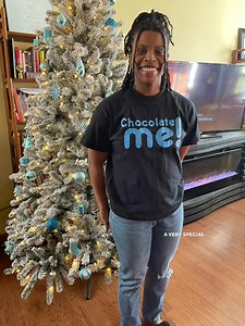 We love to share the #chocolatetees and the love of joy that the idea of Chocolate Me brings to so many. Our model is a BRILLIANT mind and beautiful in all ways! “Nia… a recent Howard University (magna cum laude) graduate and traveler. Next stop, medical school! “ Send a wonderful holiday message to her and her family in the comments.🍫 us! | Chocolate Me